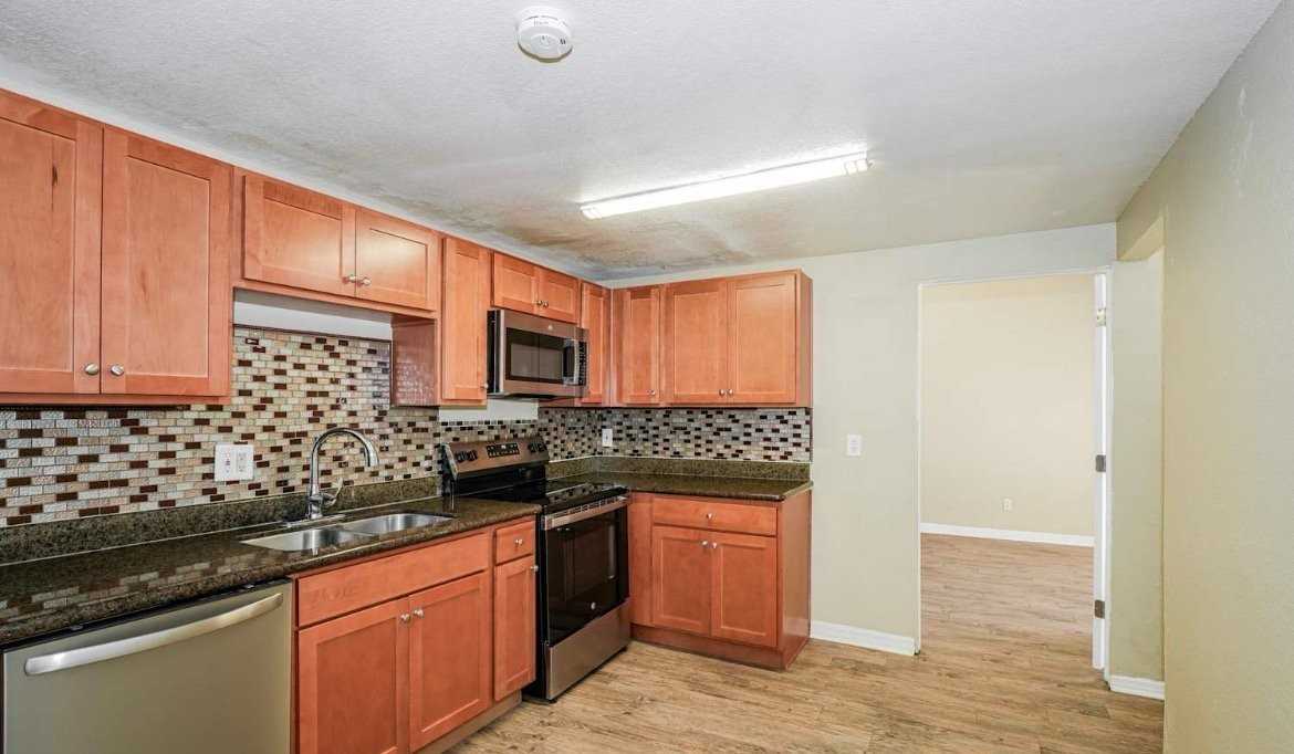 6407 Regatta Ct - Photo 5 of 10