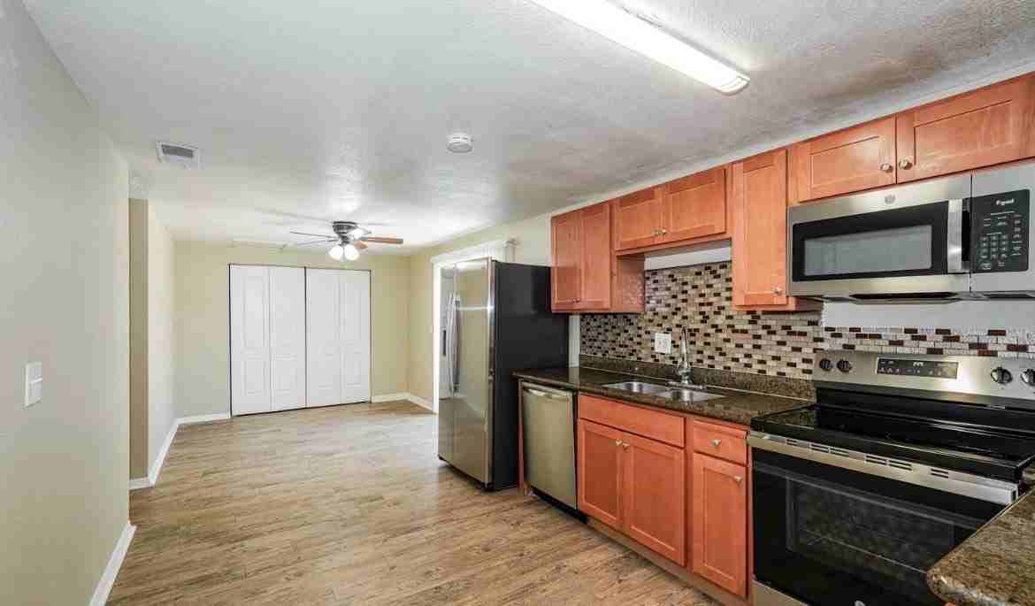 6407 Regatta Ct - Photo 6 of 10