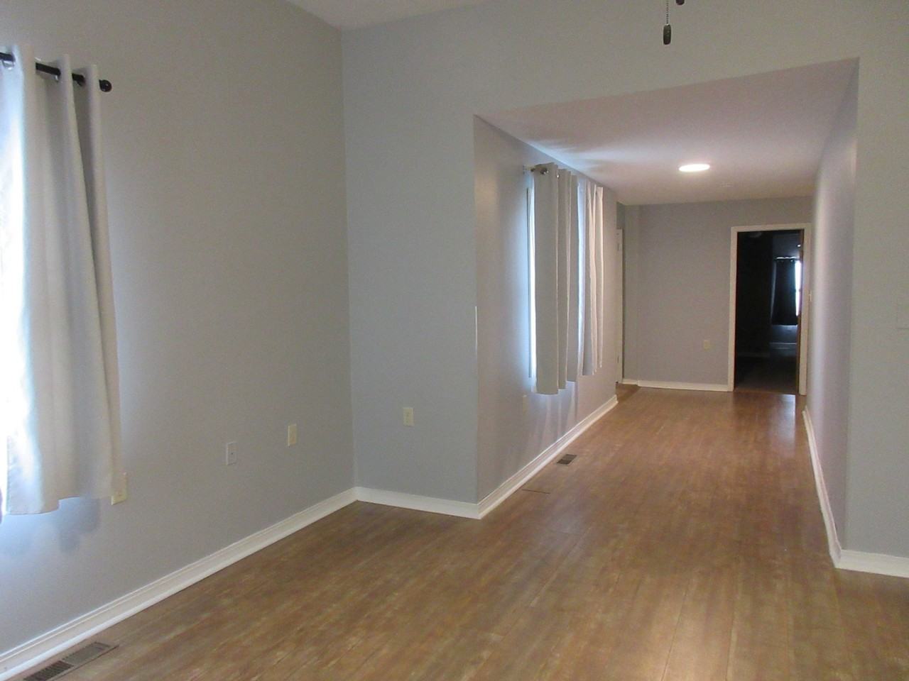 301 N Main St - Photo 5 of 11