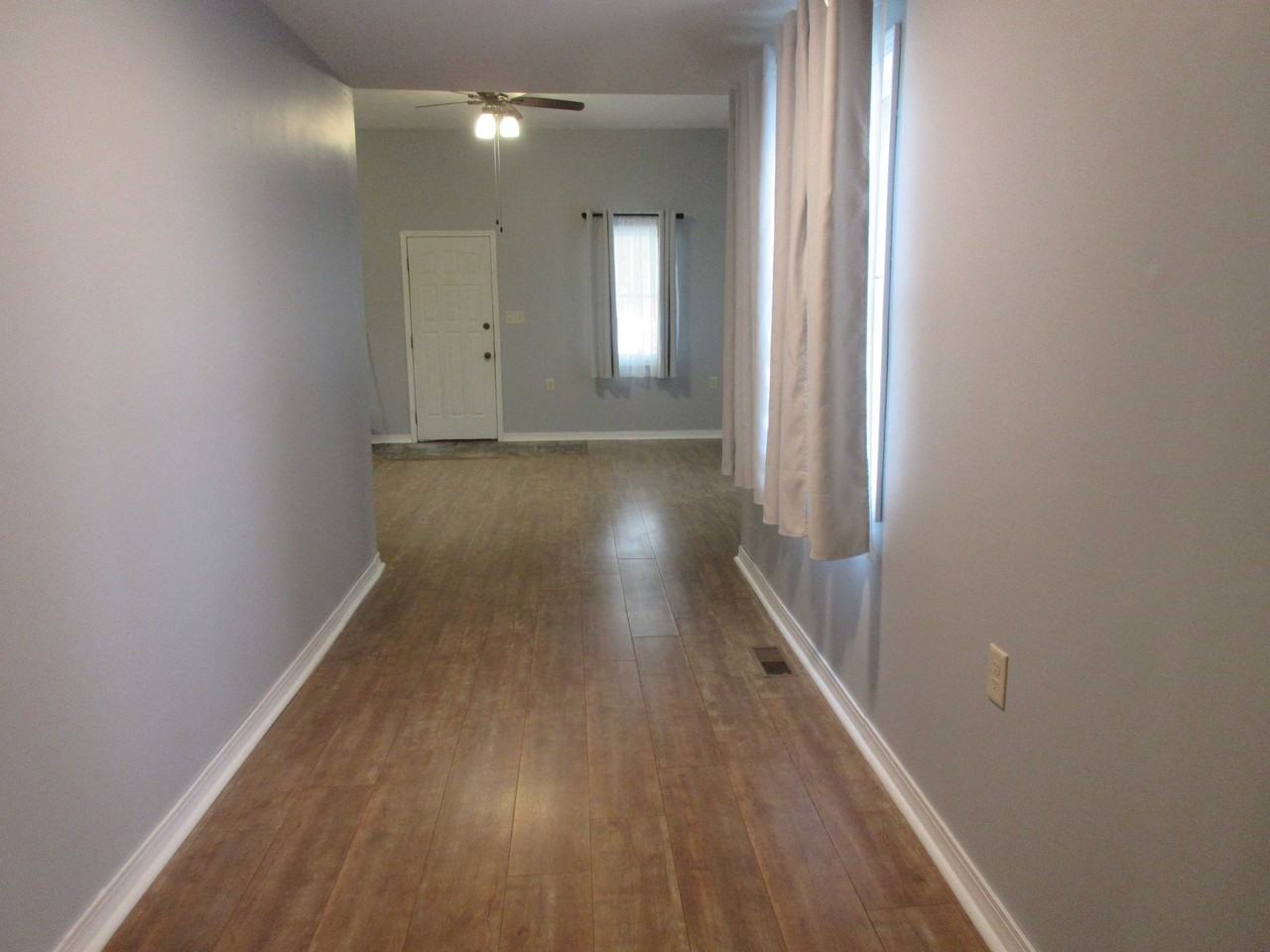 301 N Main St - Photo 6 of 11