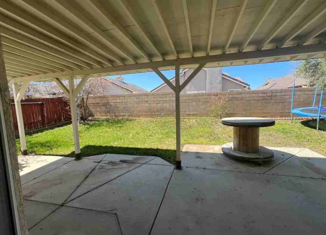 37727 Harvey St - Photo 3 of 4