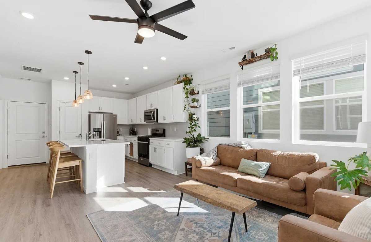 1928 Rosen Dr - Photo 4 of 20