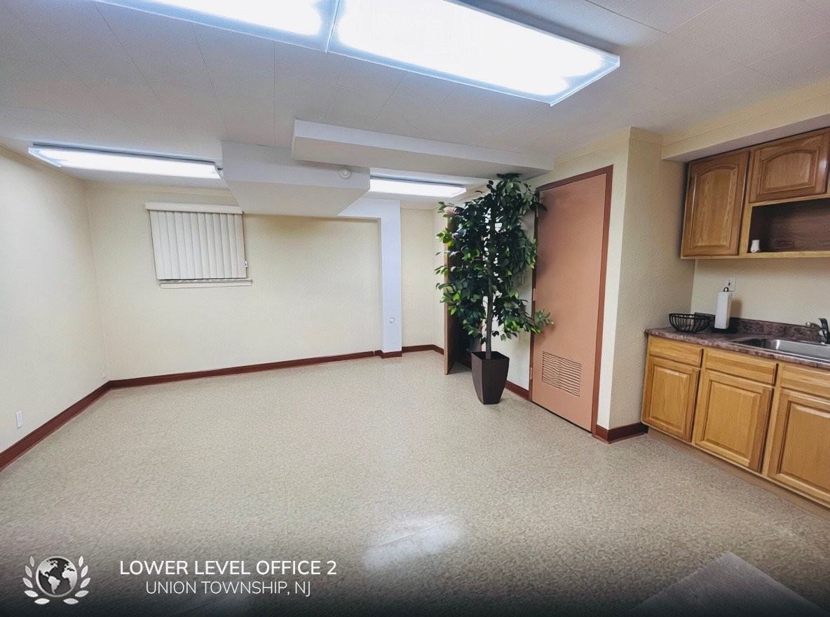 301 Tucker Ave - Photo 4 of 10