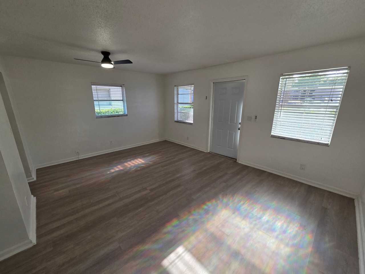 212 Se 9th Ave - Photo 2 of 11