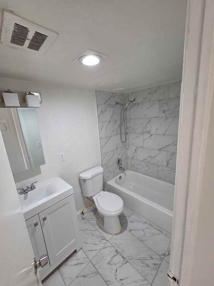 212 Se 9th Ave - Photo 4 of 11