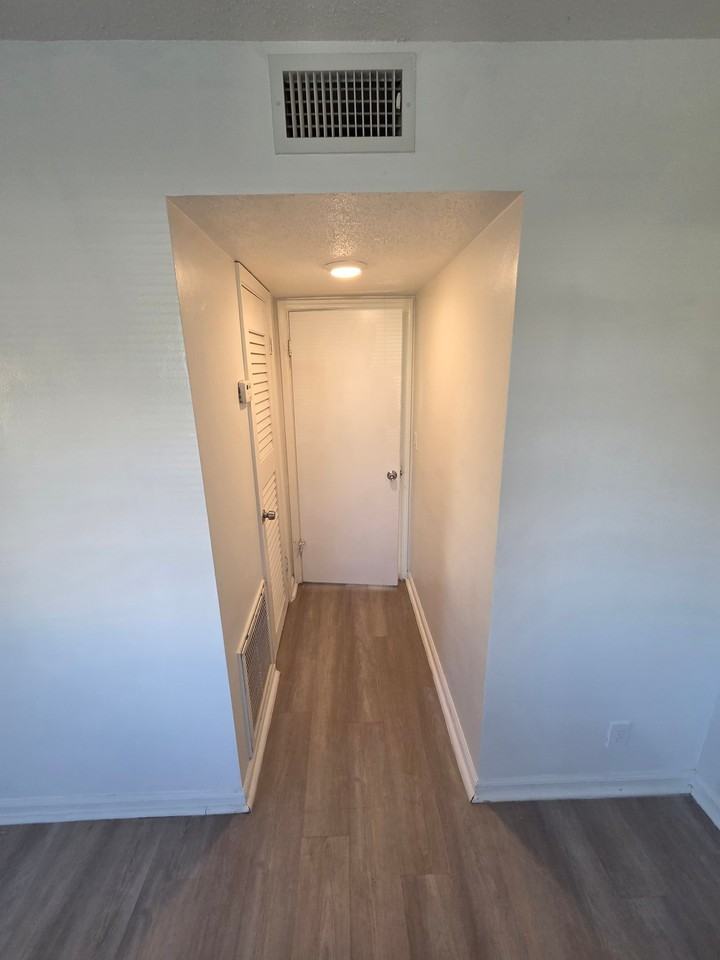 212 Se 9th Ave - Photo 6 of 11