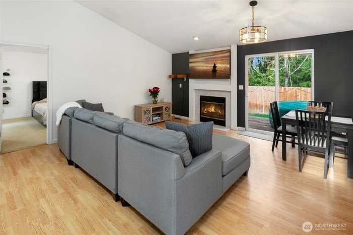 8215 1st St Se - Photo 4 of 15