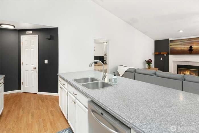 8215 1st St Se - Photo 6 of 15