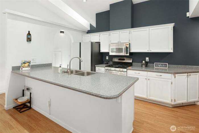 8215 1st St Se - Photo 7 of 15