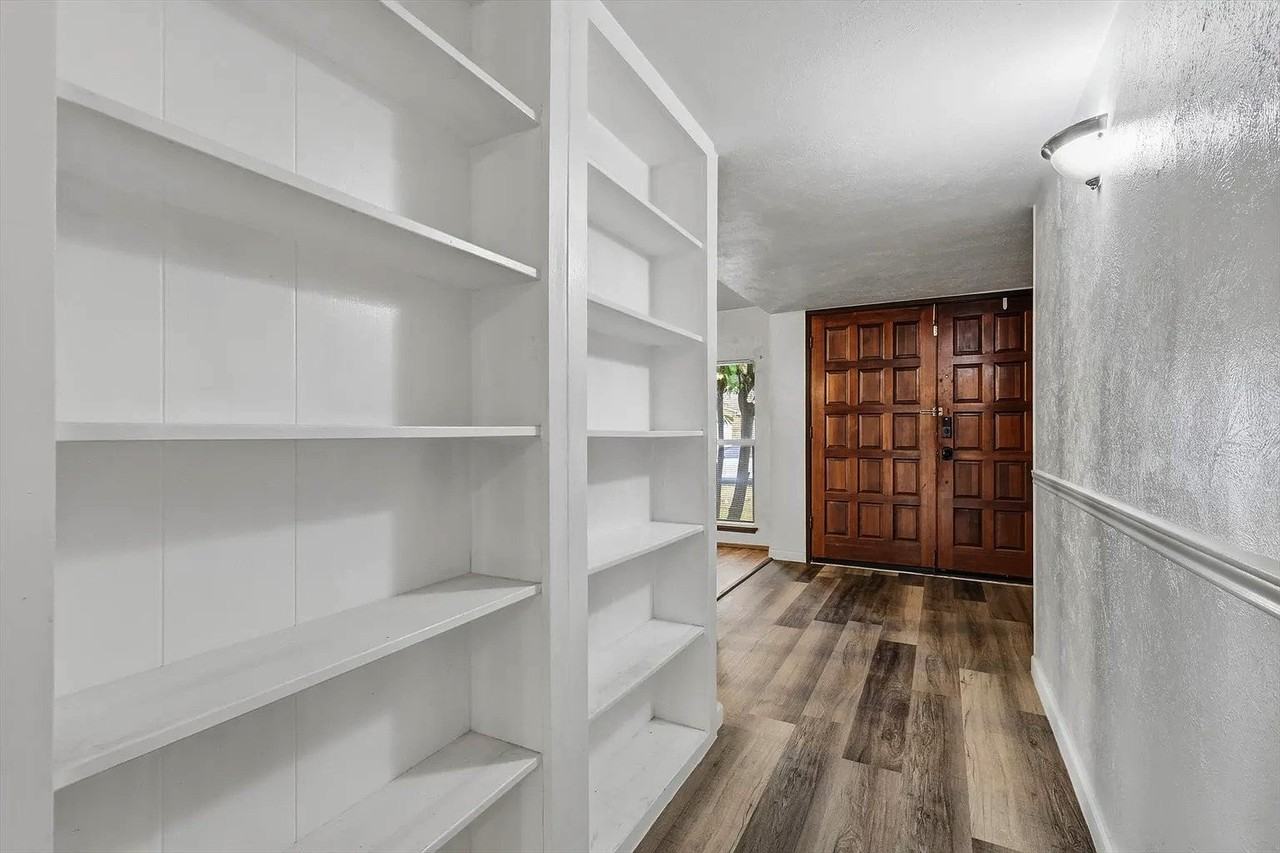 2705 Treeview Dr - Photo 3 of 15