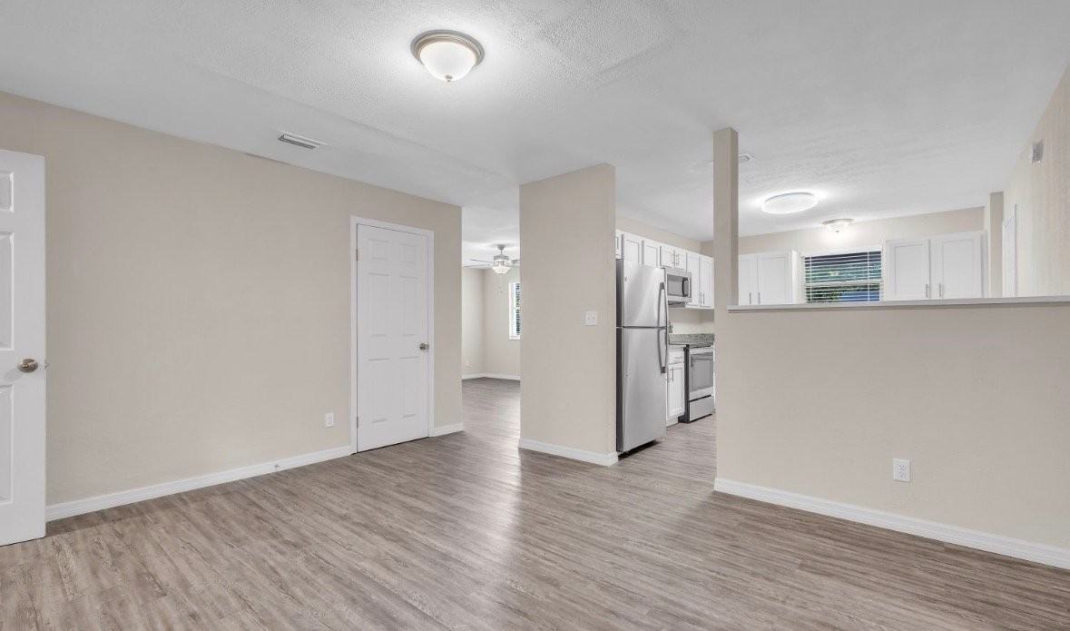 4546 Lane Ave S - Photo 3 of 7