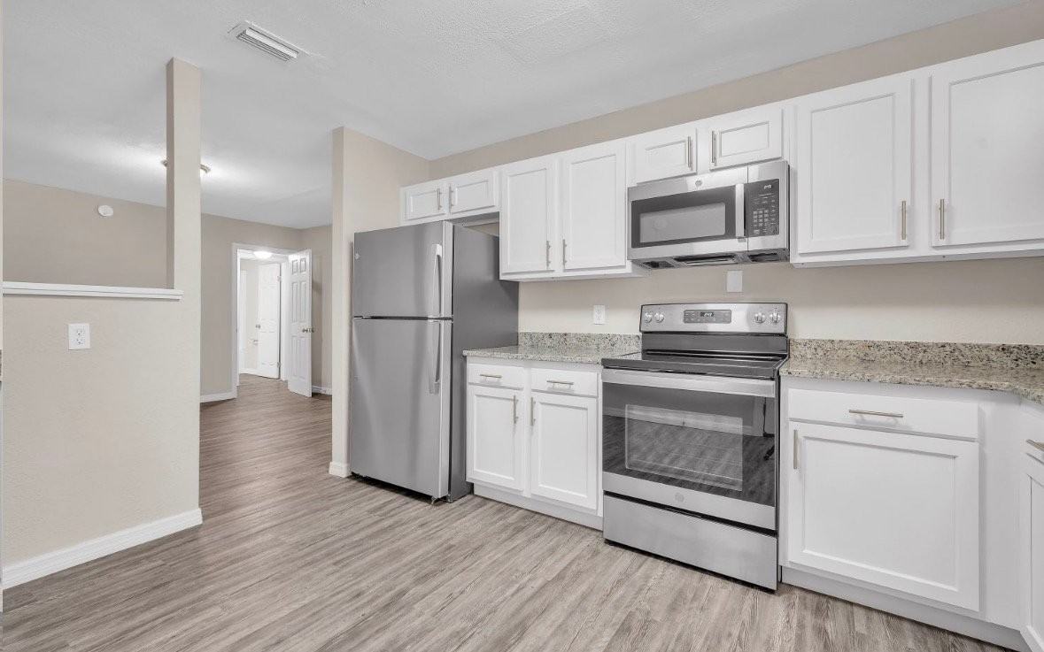 4546 Lane Ave S - Photo 4 of 7