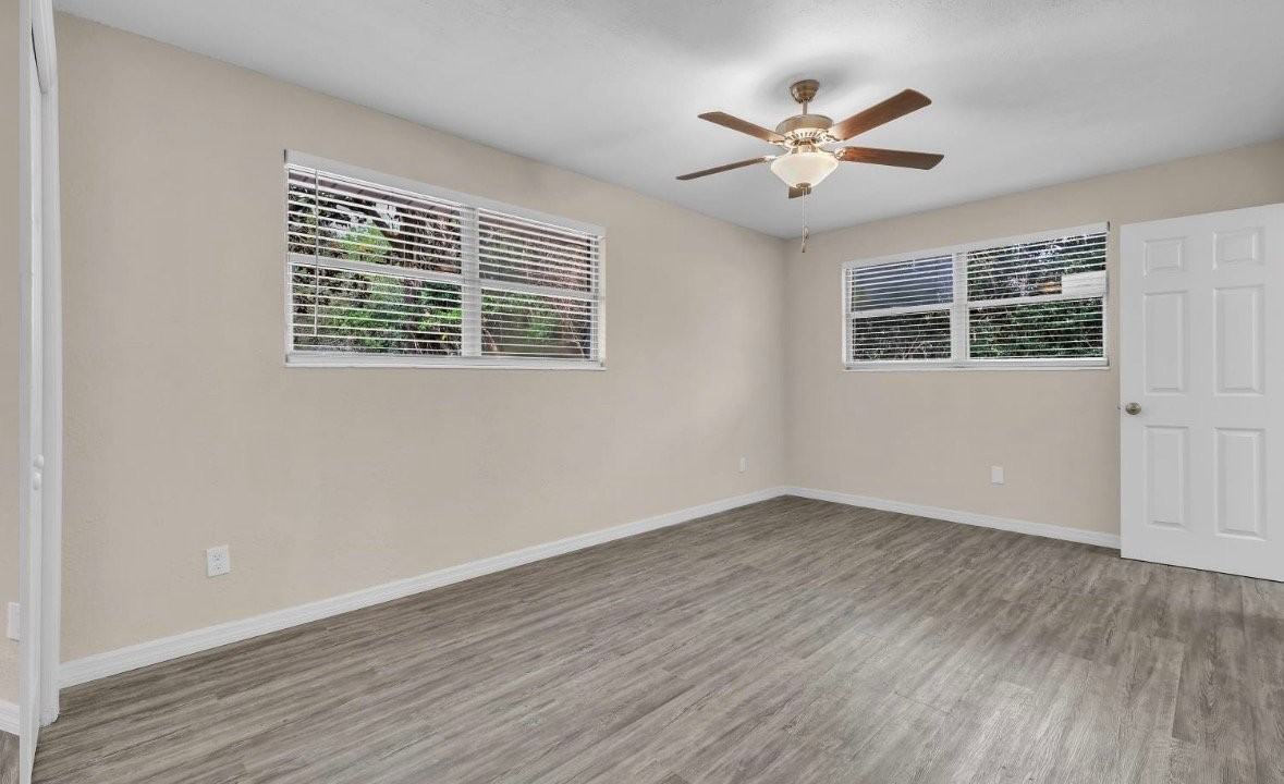 4546 Lane Ave S - Photo 5 of 7