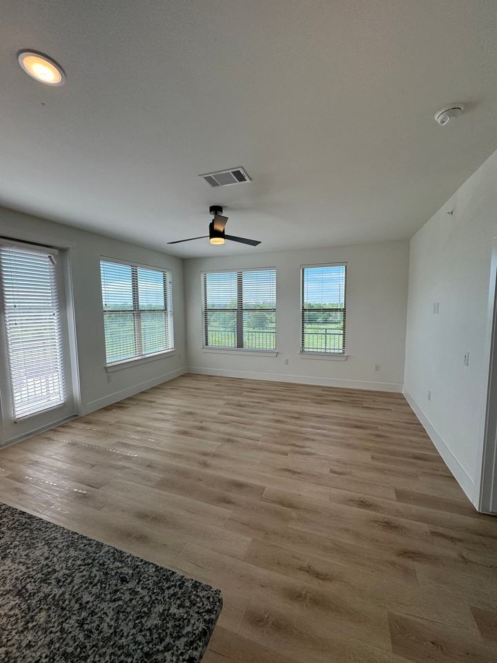 2343 Portman Ave #4107 - Photo 3 of 11