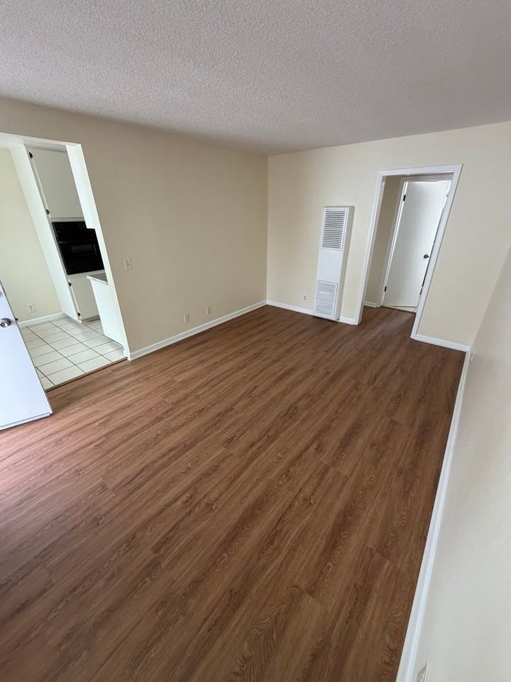 7737 Bright Ave - Photo 2 of 25