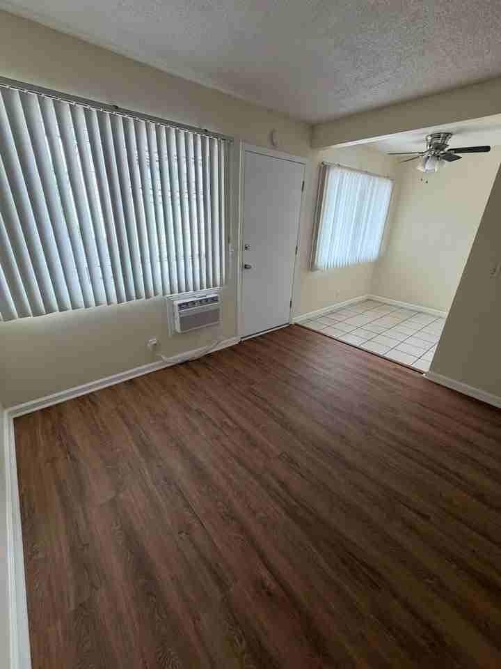 7737 Bright Ave - Photo 3 of 25