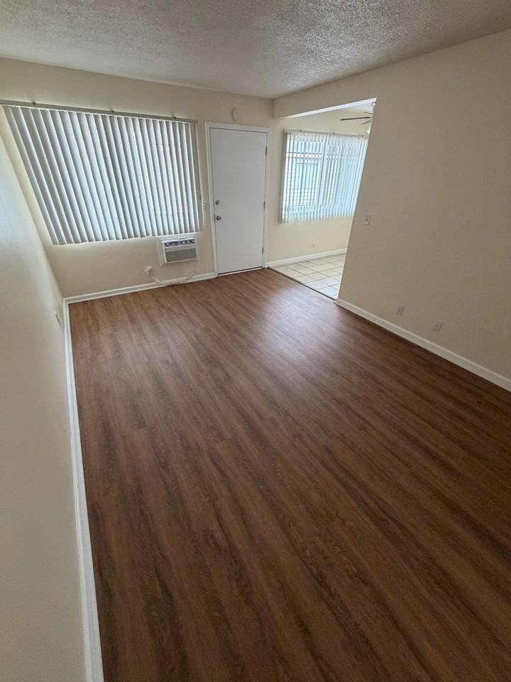 7737 Bright Ave - Photo 5 of 25