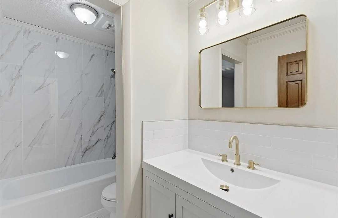 1233 Frances St - Photo 2 of 10