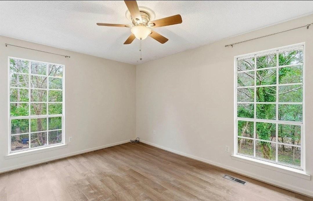 1233 Frances St - Photo 4 of 10