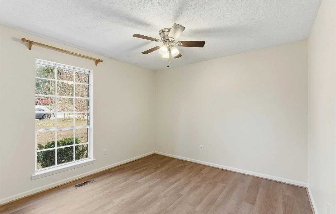 1233 Frances St - Photo 6 of 10