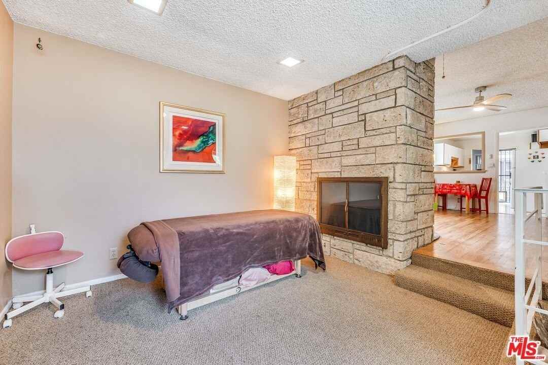 1225 N Hollywood Way #A - Photo 5 of 10