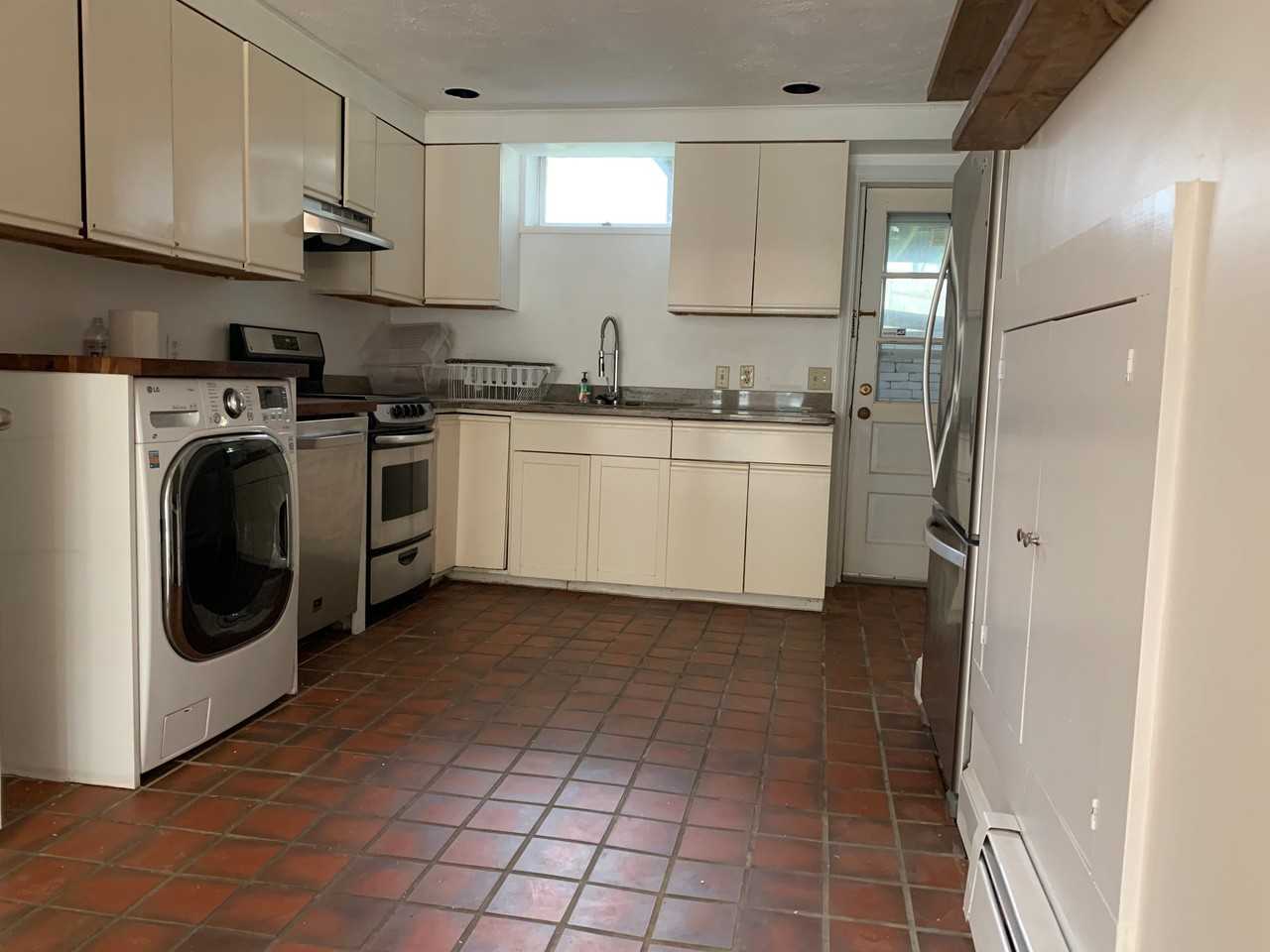 11 Bridge St #B - Photo 2 of 18