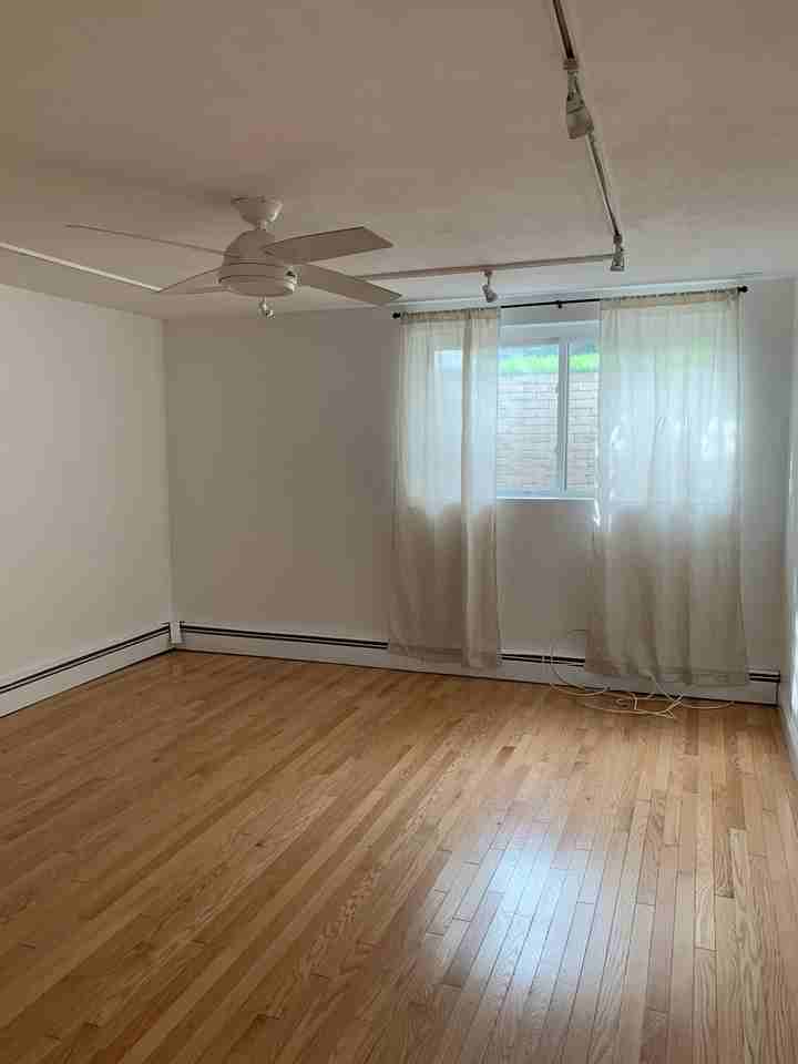 11 Bridge St #B - Photo 3 of 18