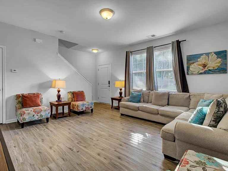 1052 Lexi Ct - Photo 3 of 20