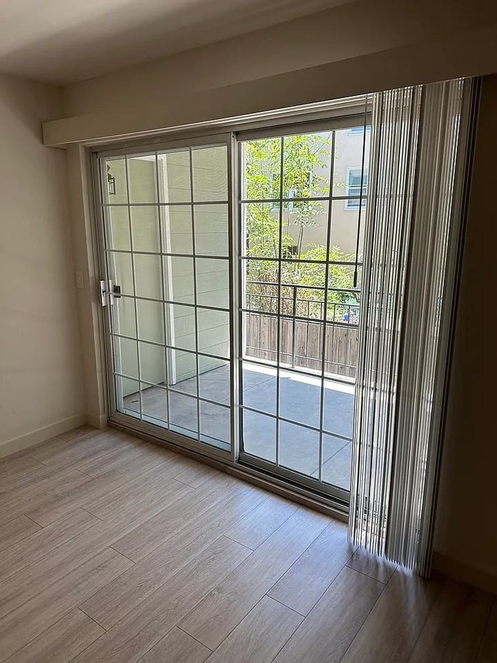 1405 Oak Grove Ave #106 - Photo 5 of 11