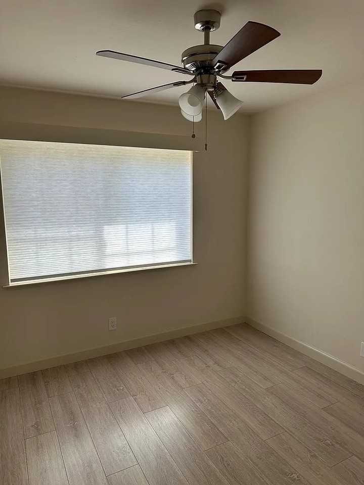 1405 Oak Grove Ave #106 - Photo 7 of 11