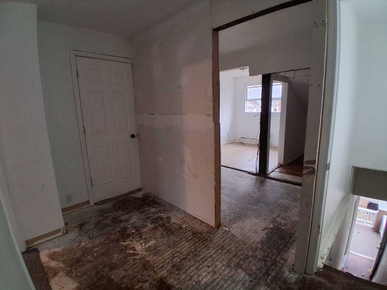 1729 N Woodford St - Photo 7 of 20