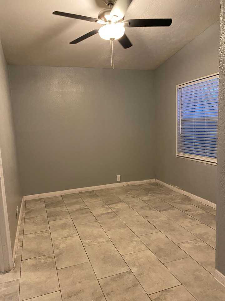 418 E 1st St - Photo 4 of 13