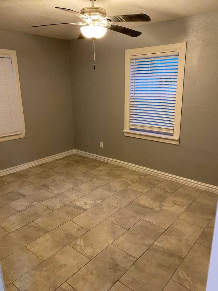 418 E 1st St - Photo 6 of 13