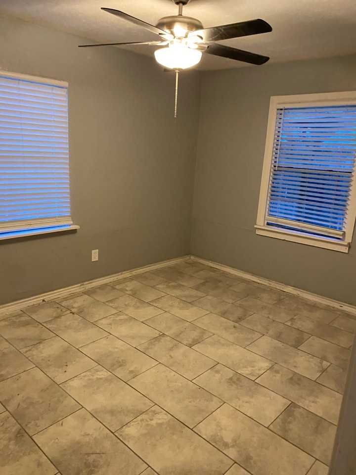 418 E 1st St - Photo 7 of 13