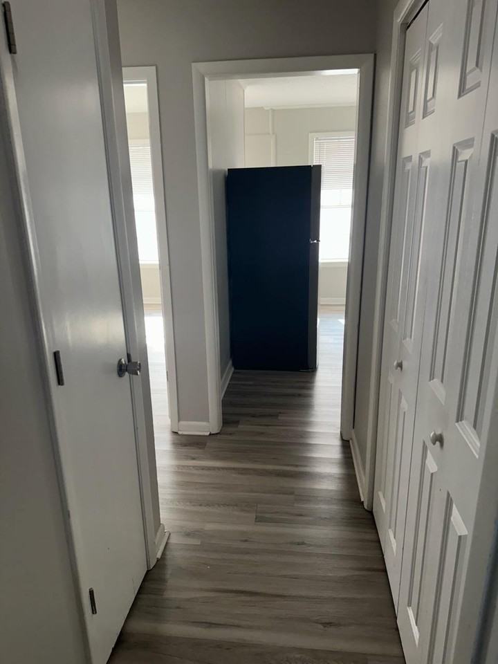 208 Cloverleaf Dr #7 - Photo 3 of 11