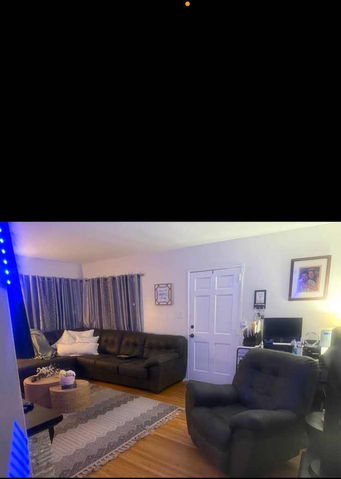 4031 1/2 Tilden Ave - Photo 3 of 13