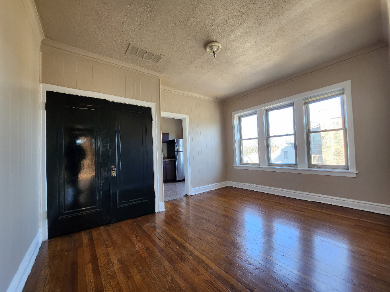 4248 W 14th St #1 - Photo 6 of 10