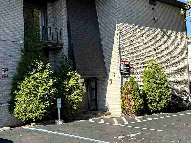 500 E Upsal St #A - Photo 7 of 9