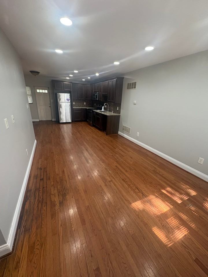 2812 Oswego Ave - Photo 2 of 18