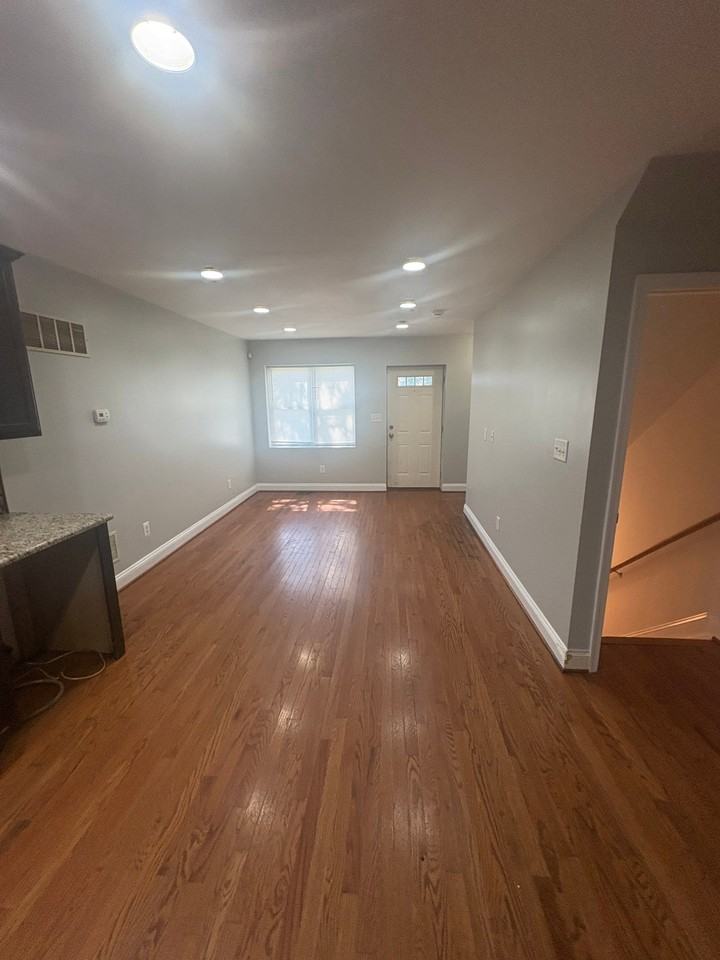 2812 Oswego Ave - Photo 3 of 18