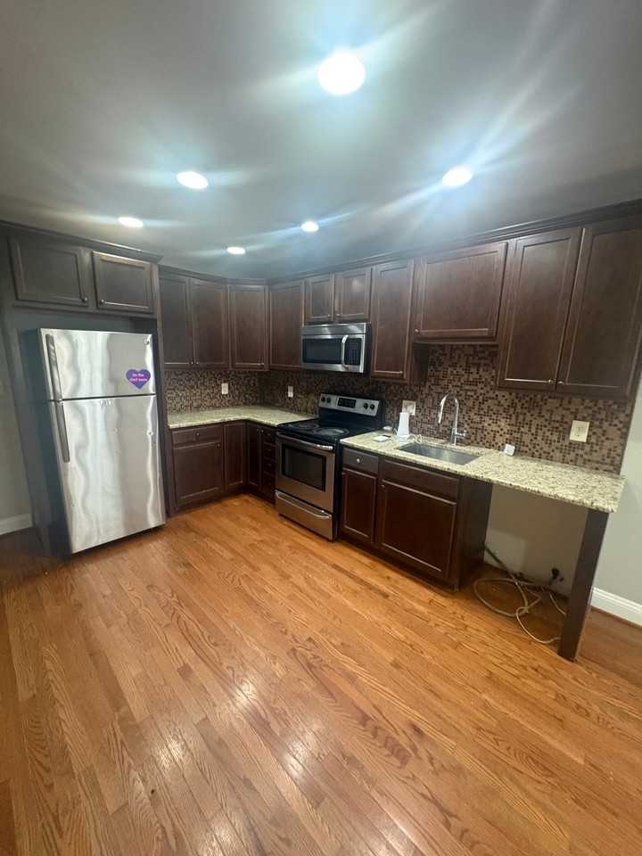 2812 Oswego Ave - Photo 4 of 18