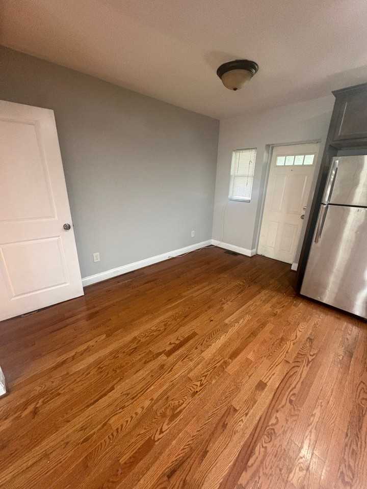 2812 Oswego Ave - Photo 5 of 18