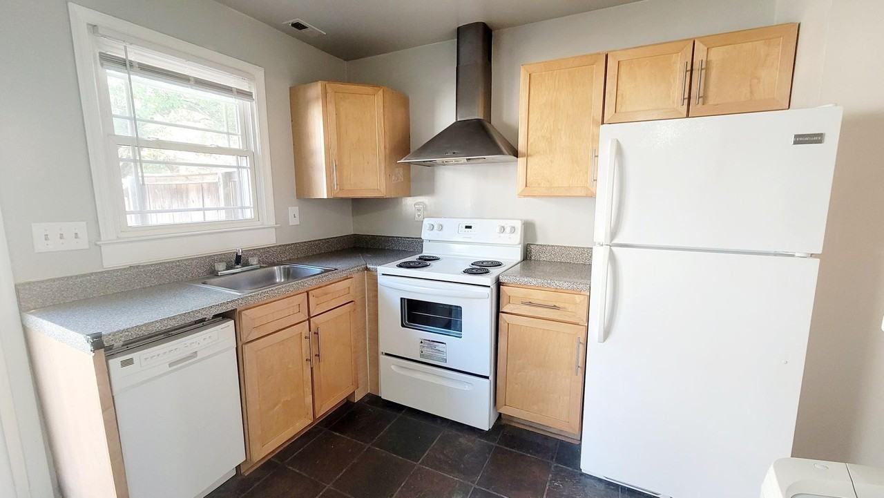 2742 Goolsby Ave - Photo 7 of 20