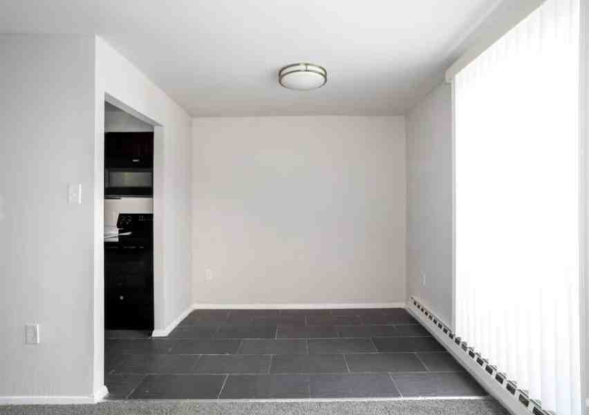 500 E Upsal St #B - Photo 4 of 9