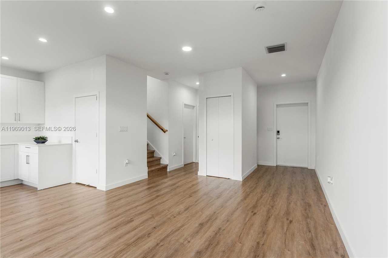 400 Southwest 1st Street #1 - Photo 2 of 28