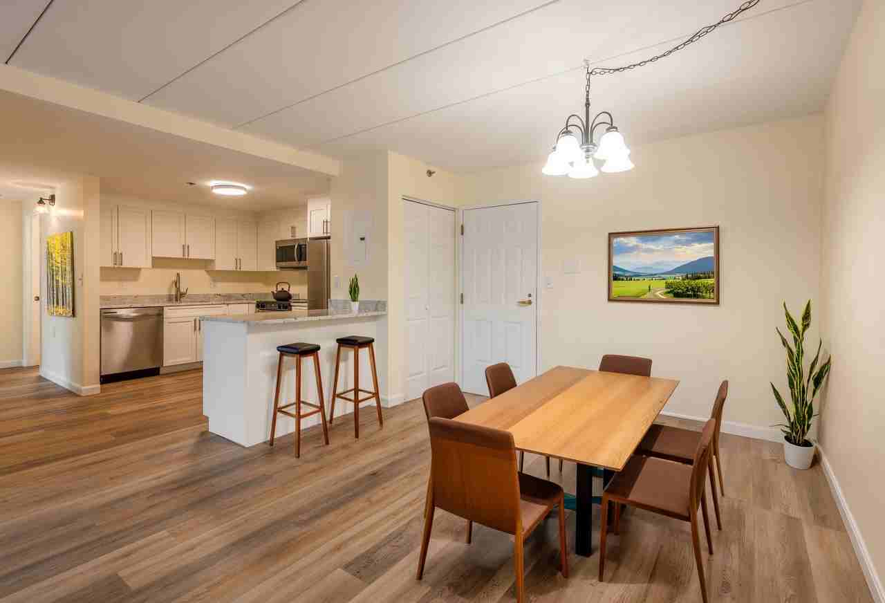 324 Washington St - Photo 5 of 20