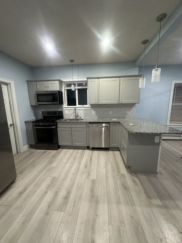 194 Mount Vernon St #1 - Photo 3 of 10