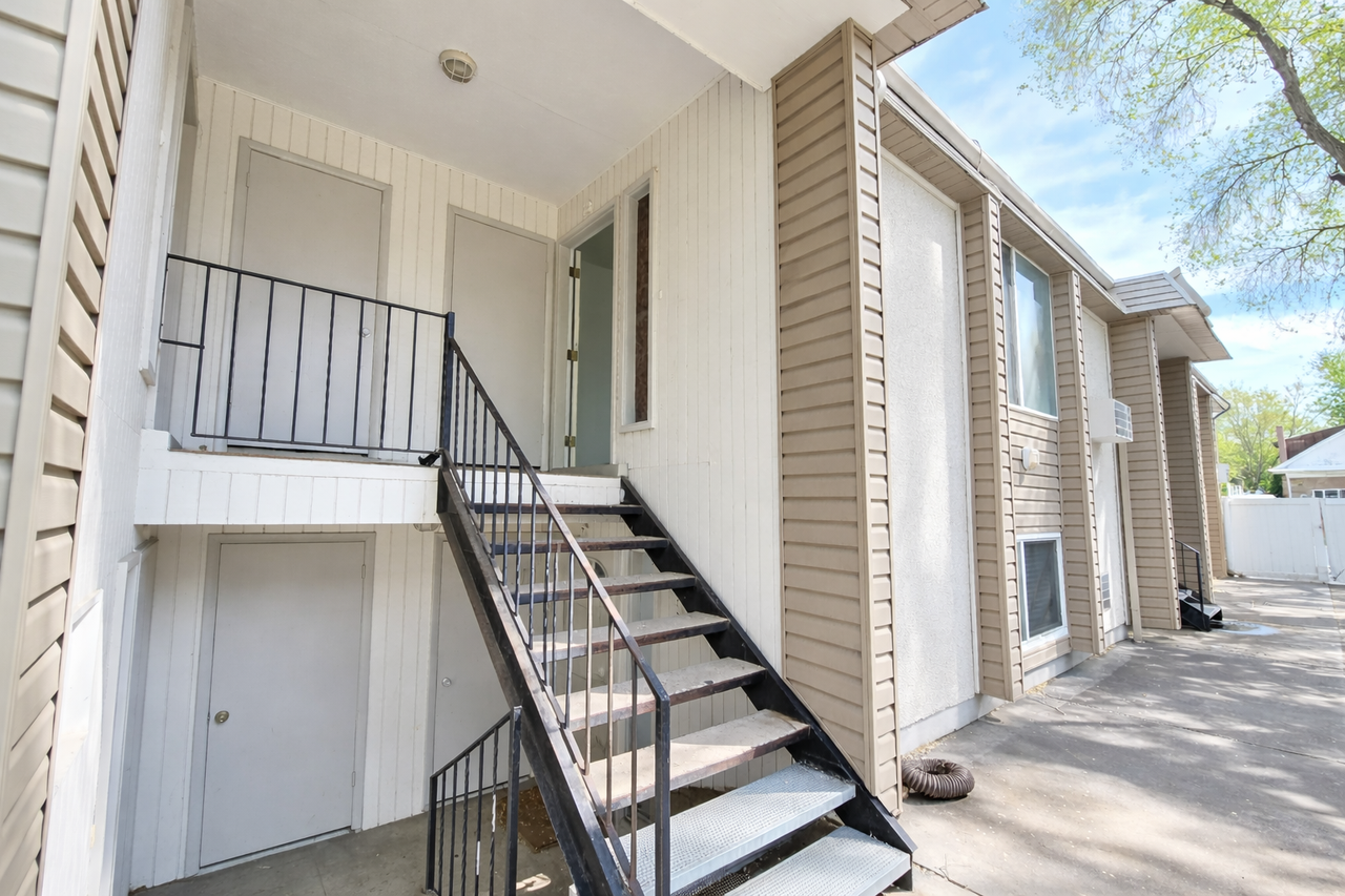 844 S Park St #2 - Photo 3 of 11