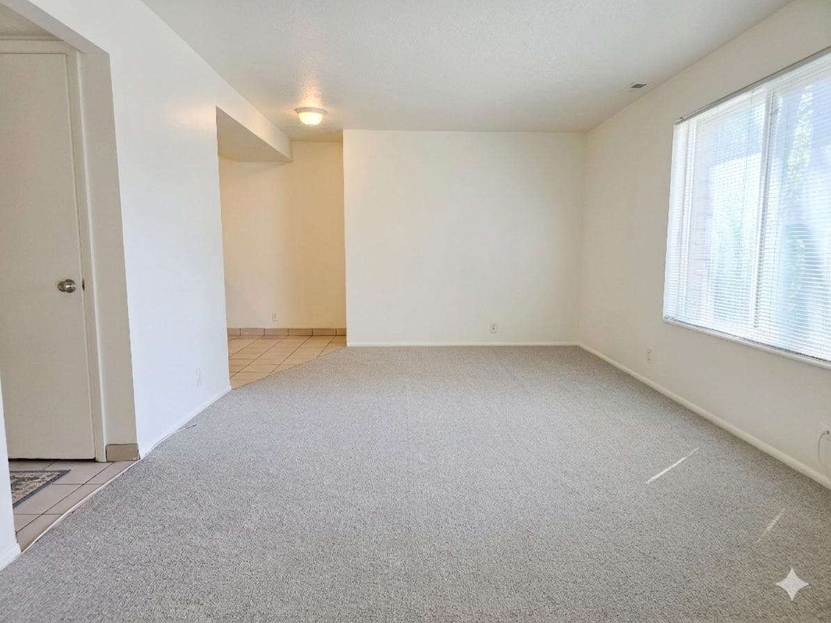 844 S Park St #2 - Photo 4 of 11