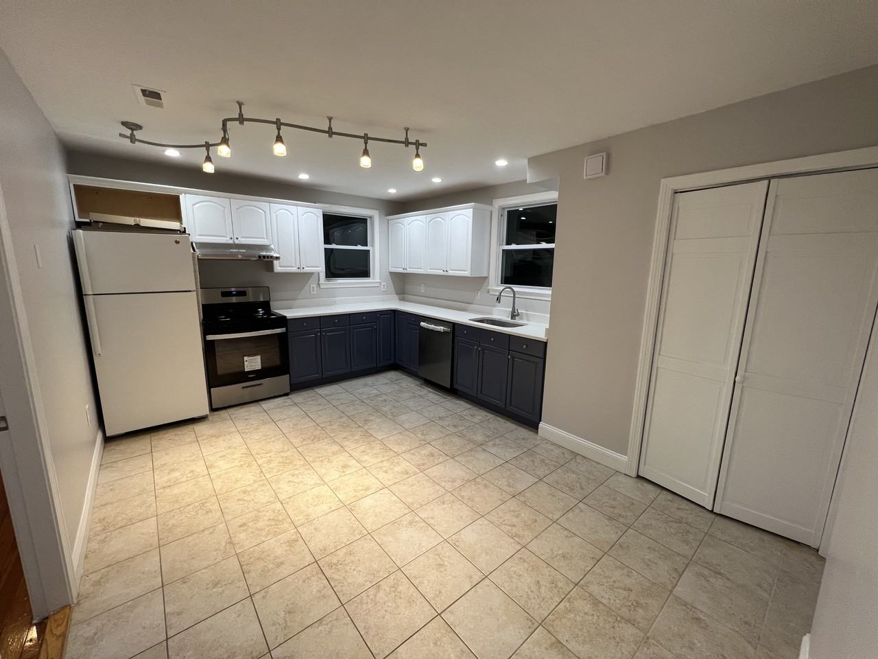 15 Grove St #2 - Photo 5 of 12